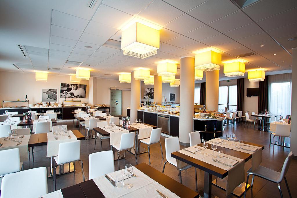Hotel Fiera Ріміні Екстер'єр фото